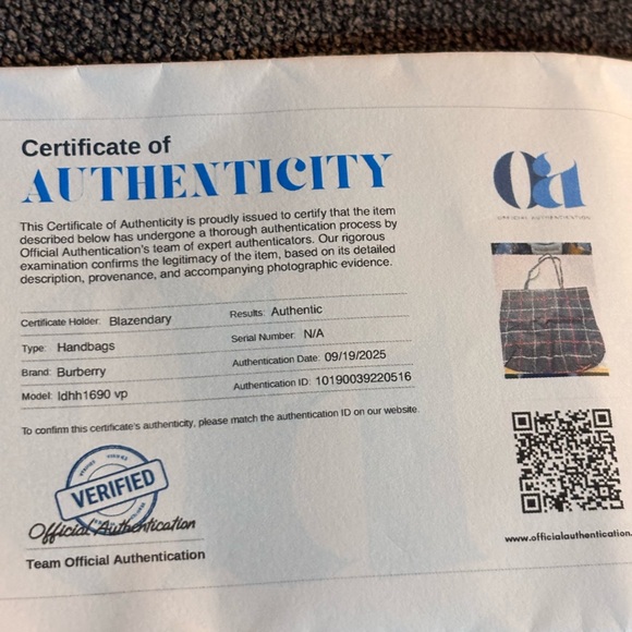 Burberry London Vintage Navy Plaid Tote Bag - Picture 6 of 7